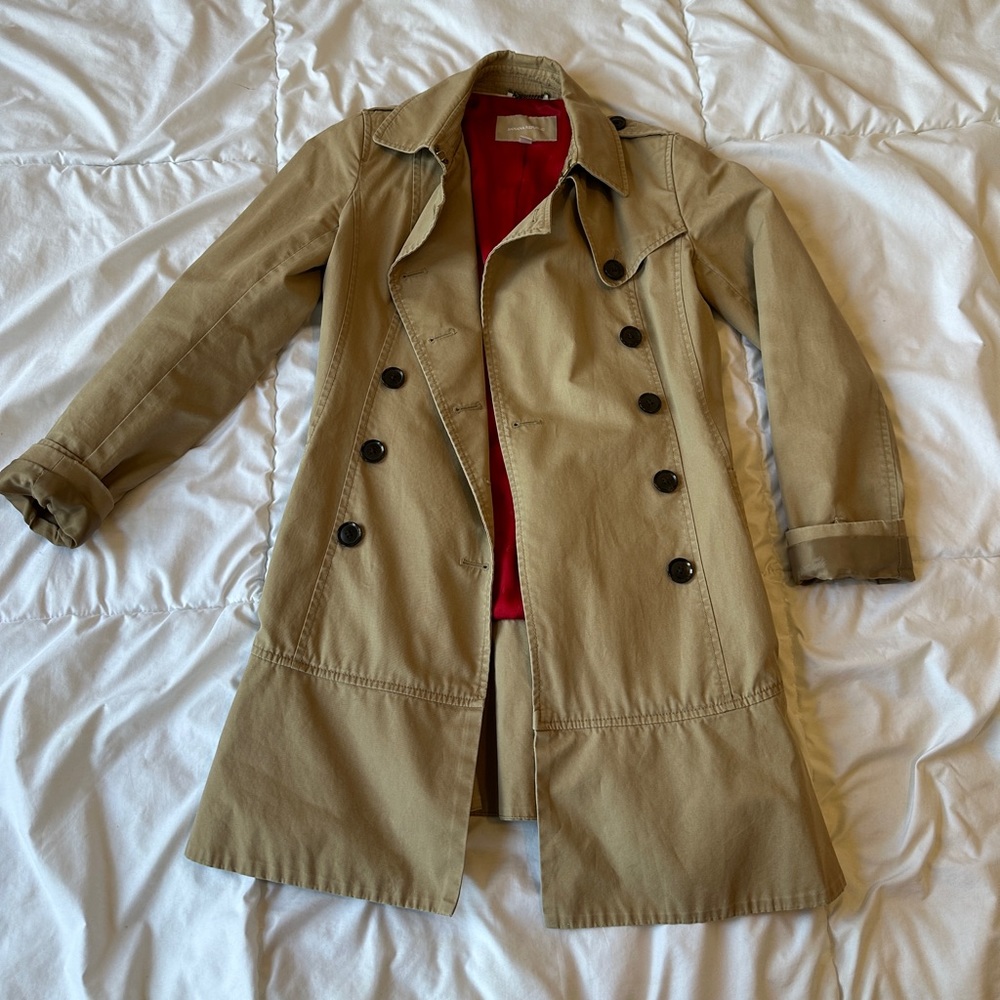 GUC slim-fit trench coat with flared hem 🐪